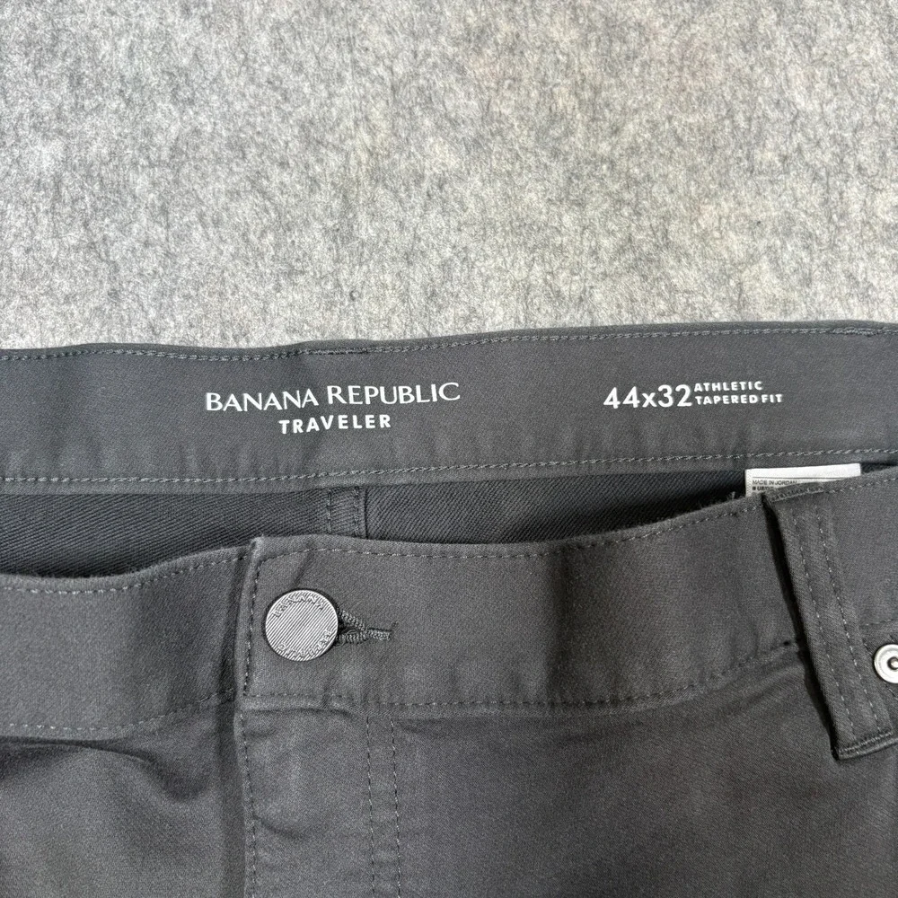 Banana Republic Traveler Pants Men's Size 44 x 32 Black Athletic Tapered Fit